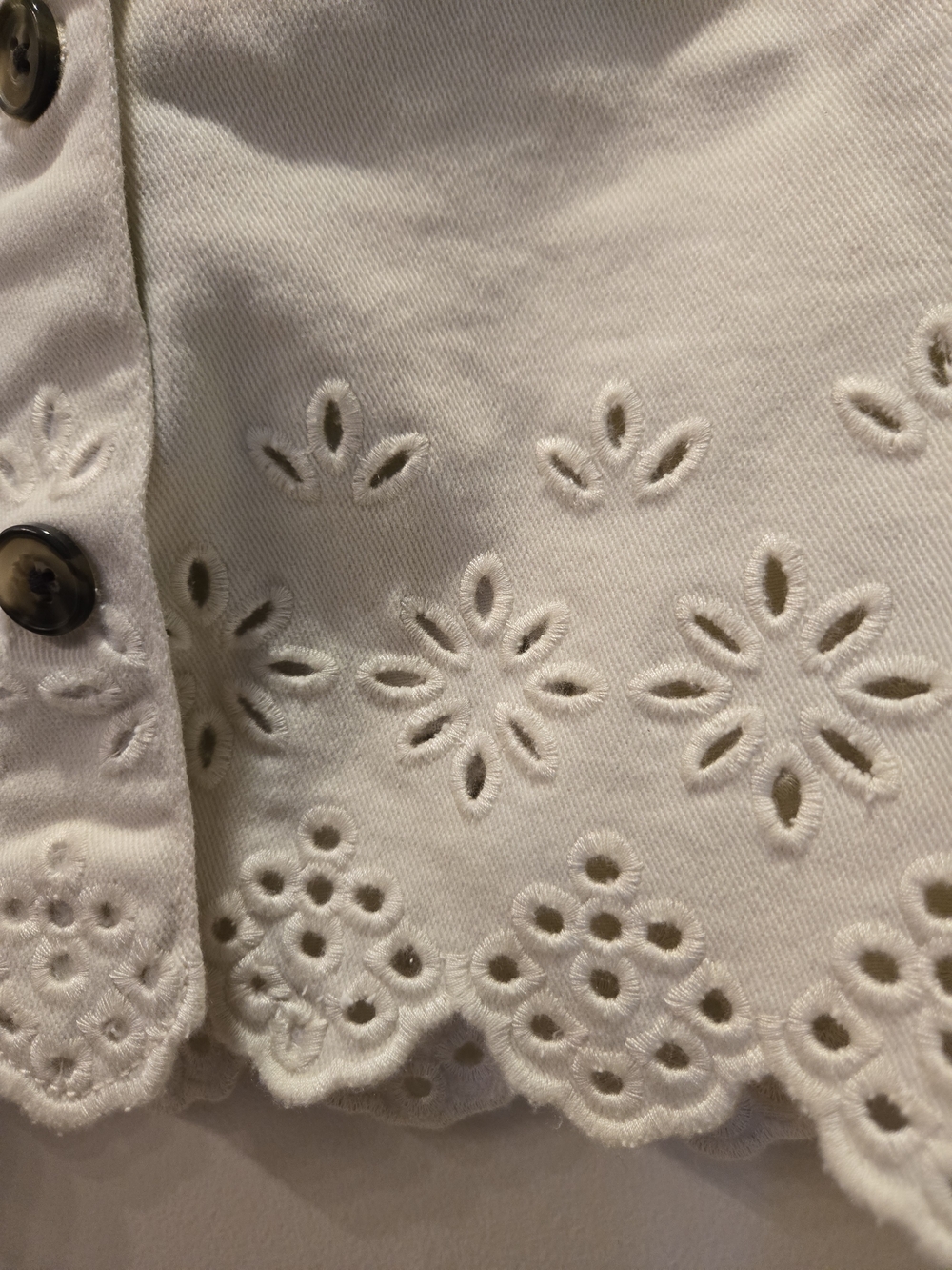 Free Assembly White Eyelet Hem Button-Front Women's Jacket - Picture 3 of 6